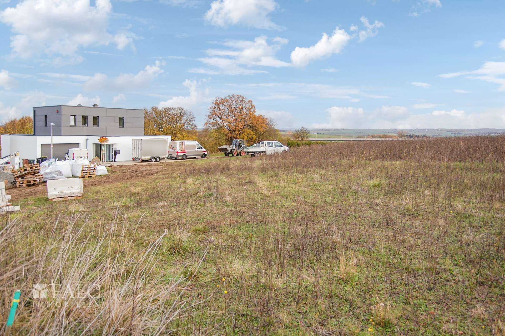 Grundstück seitlich